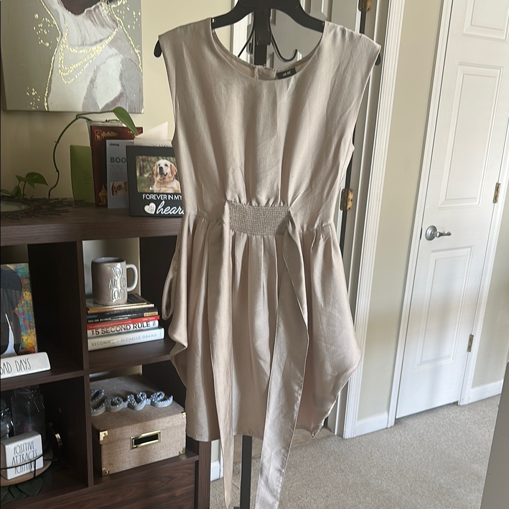 Elegant Beige Sleeveless Dress